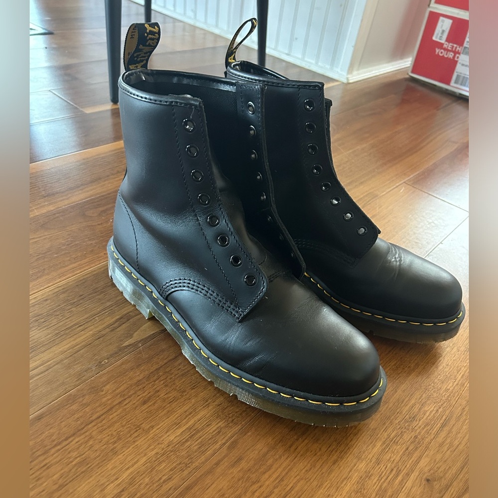 Men’s 1460 Dr. Martens sz 13 - SLIP RESISTANT LEATHER LACE UP BOOTS. Worn once